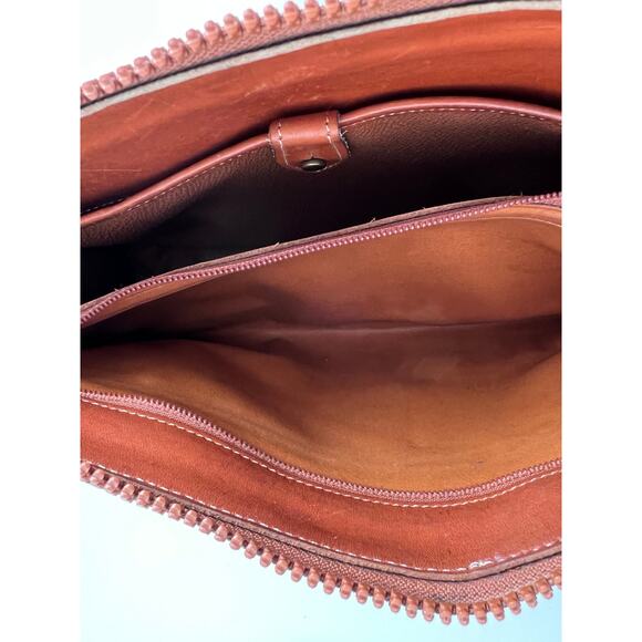 Vintage Dooney & Bourke Navy and Tan All Weather Cross Body Bag - Picture 6 of 9